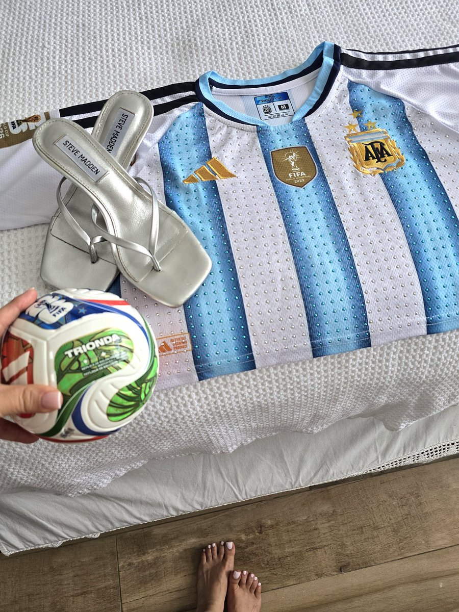tecolotadiurna's tweet photo. Hoy juega La Argentina. 🦉⚽️🥳🎉📸 #YoTengoAlasdeTecolota #feetlovers https://t.co/blNssvZkDu
