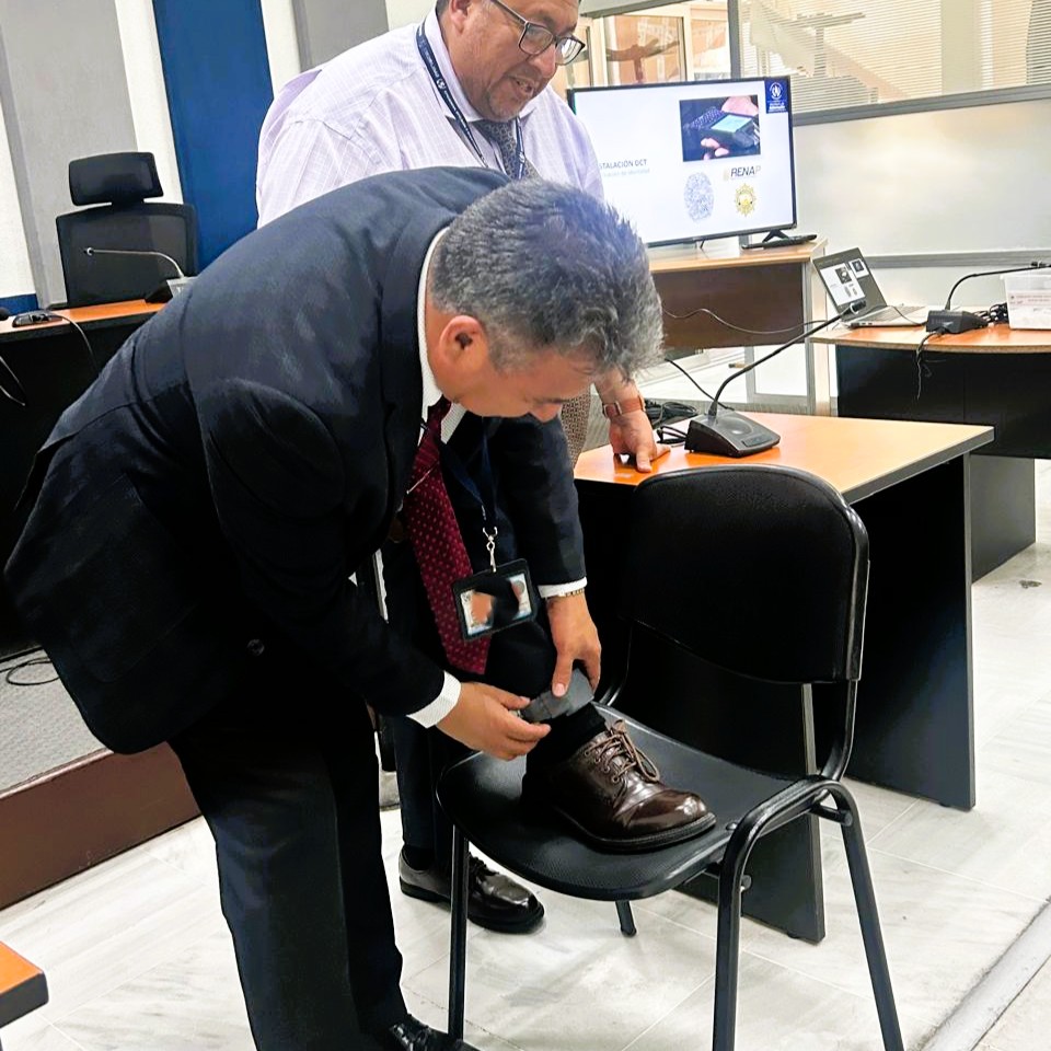 UCTMINGOB's tweet photo. @UCTMINGOB del @mingobguate capacitó al Juzgado de Turno Penal del @OJGuatemala,  en la implementación de dispositivos electrónicos de vigilancia en el proceso penal.
Se abordaron aspectos legales, tecnológicos y administrativos para fortalecer la justicia. 🇬🇹

#EstamosCumpliendo https://t.co/MBLgu10211