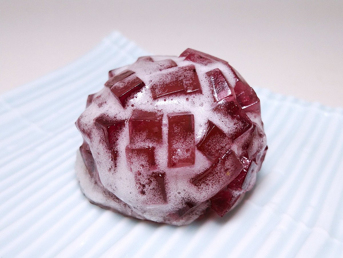 甘酸っぱいブルーベリージャムの風味が清涼剤のような錦玉、『四片の花 