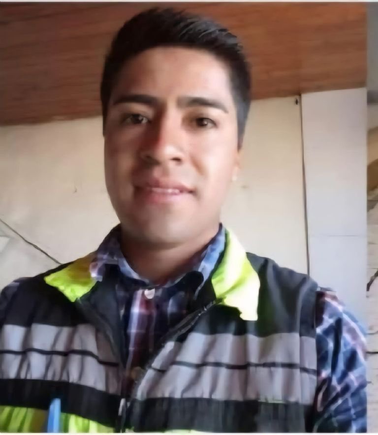 azucenau's tweet photo. 🚨Identifican al ingeniero Pablo Osorio Sánchez, luego de 5 meses de su desaparición

A más de cinco meses de su desaparición, fue identificado Pablo Osorio Sánchez, Ingeniero acivil de 26 años y originario de Oaxaca, quien fue privado de la libertad el 23 de enero en el municipio de Concordia.

De acuerdo con la información recabada, Pablo desapareció mientras esperaba transporte sobre la carretera Mazatlán-Durango.

Al momento de los hechos se encontraba hablando por teléfono con su novia cuando fue interceptado por hombres armados y privado de la libertad.

Su desaparición ocurrió aproximadamente una hora después del secuestro de diez trabajadores mineros en un fraccionamiento de la cabecera municipal de Concordia.

Aunque fue privado de la libertad en un hecho distinto, ambos casos ocurrieron el mismo día y las investigaciones los relacionan con el mismo grupo delictivo.

Con la identificación de Pablo Osorio Sánchez, suman 11 los trabajadores mineros desaparecidos en Concordia el 23 de enero, considerando ambos hechos.

De ese total, únicamente permanece sin ser localizado Antonio Esparza Yáñez, mientras que el resto de las víctimas ya ha sido identificado.

Familiares informaron que el velorio de Pablo Osorio Sánchez se llevará a cabo este sábado 4 de julio y que la misa de cuerpo presente se celebrará el domingo 5 de julio.

🗞️Felicitos Trujillo | @Radio_Formula