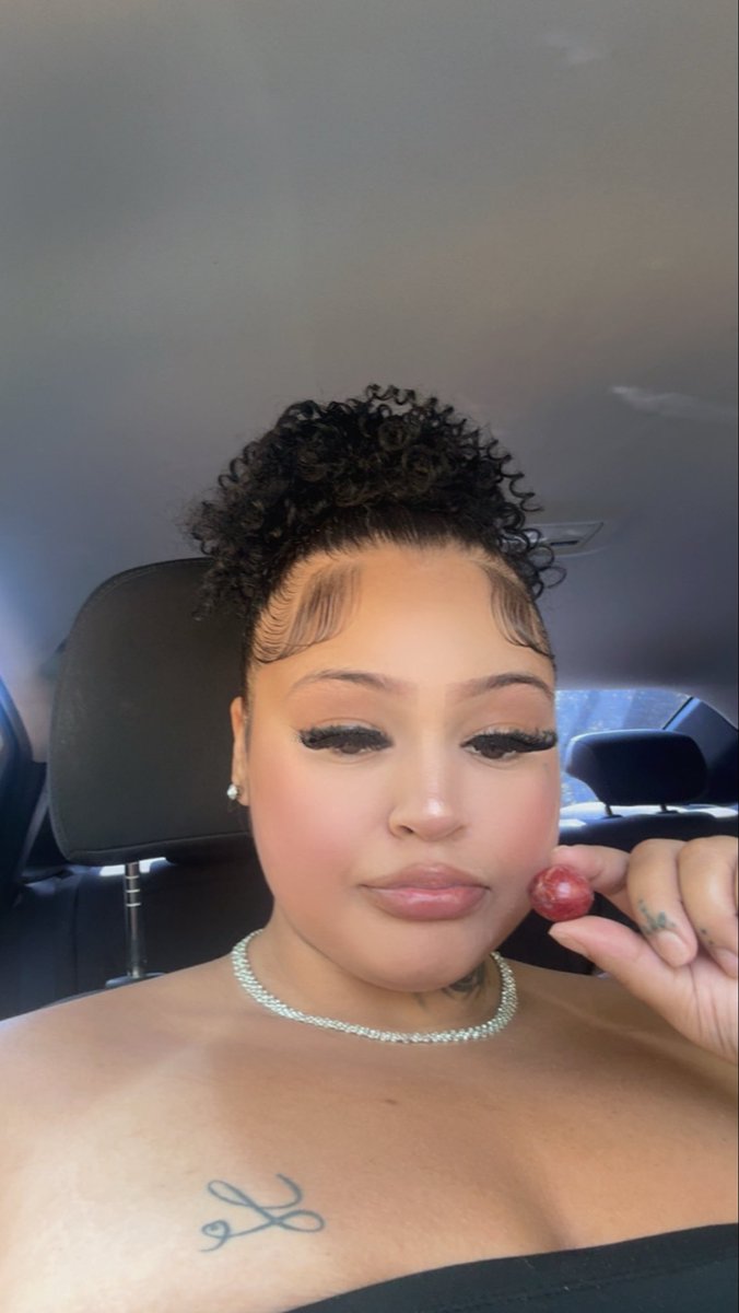 lexysroom28's tweet photo. i’m so mfn pretty 🤤 https://t.co/lUfZsOMNCs