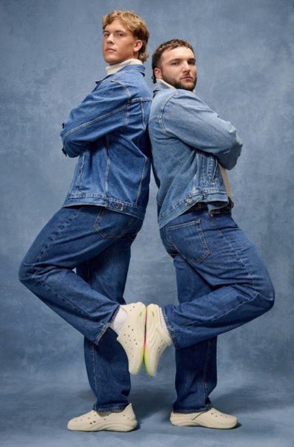 BussinWTB's tweet photo. Whoever at @Crocs came up with this deserves a raise 😭

📷 @Crocs https://t.co/4nVpjSkCNH