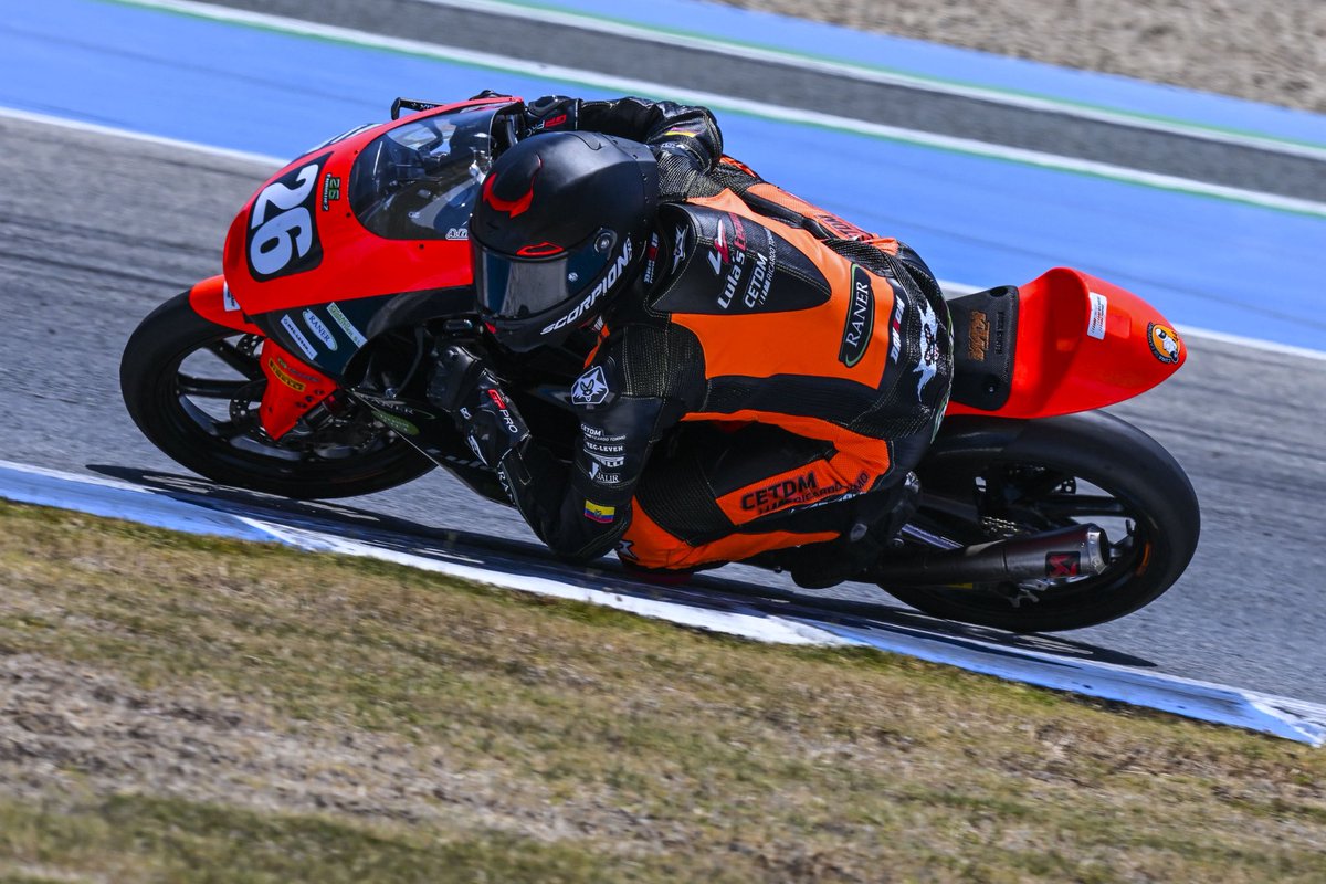 AlbertoE_26's tweet photo. FP1: P33 (+4.28 s)
FP2: P31 (+3.24 s)
Aún queda camino por recorrer pero el trabajo del equipo y las ganas de seguir creciendo no cambian. 💪
Mañana día de cronos! Toca apretar! Vamos a por ello! ✊🔥
#roadtomotogp #circuitodejerez https://t.co/OCvNUMGptY