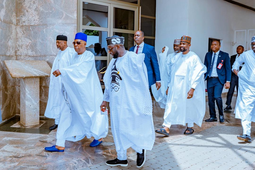 usman_amb's tweet photo. @HonHafizKawu together with His Excellency Kashim Shettima, the Vice President of the Federal Republic of Nigeria, and other senior officials of the Federal Government during a special meeting at the Presidential Villa (Aso Rock Villa). https://t.co/Mhe7gK5m4Y