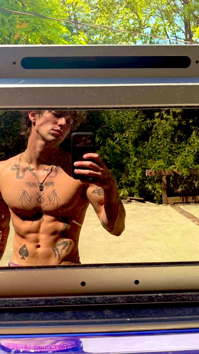 Townkiller__'s tweet photo. “Definitely in need of an threesome right about now.” https://t.co/MdAtwqOu1J