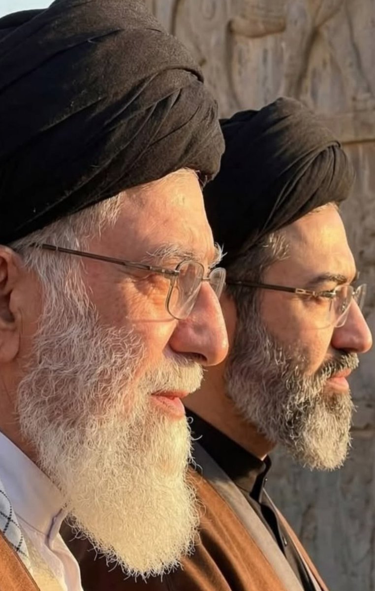 SahbZman15681's tweet photo. بیعت می کنم با شما
شمایی که کوه دردید ولی مرحمی شدید بر قلب اندهگین امت
#کشور_دوست
#باید_برخاست https://t.co/GZ758tBy5z