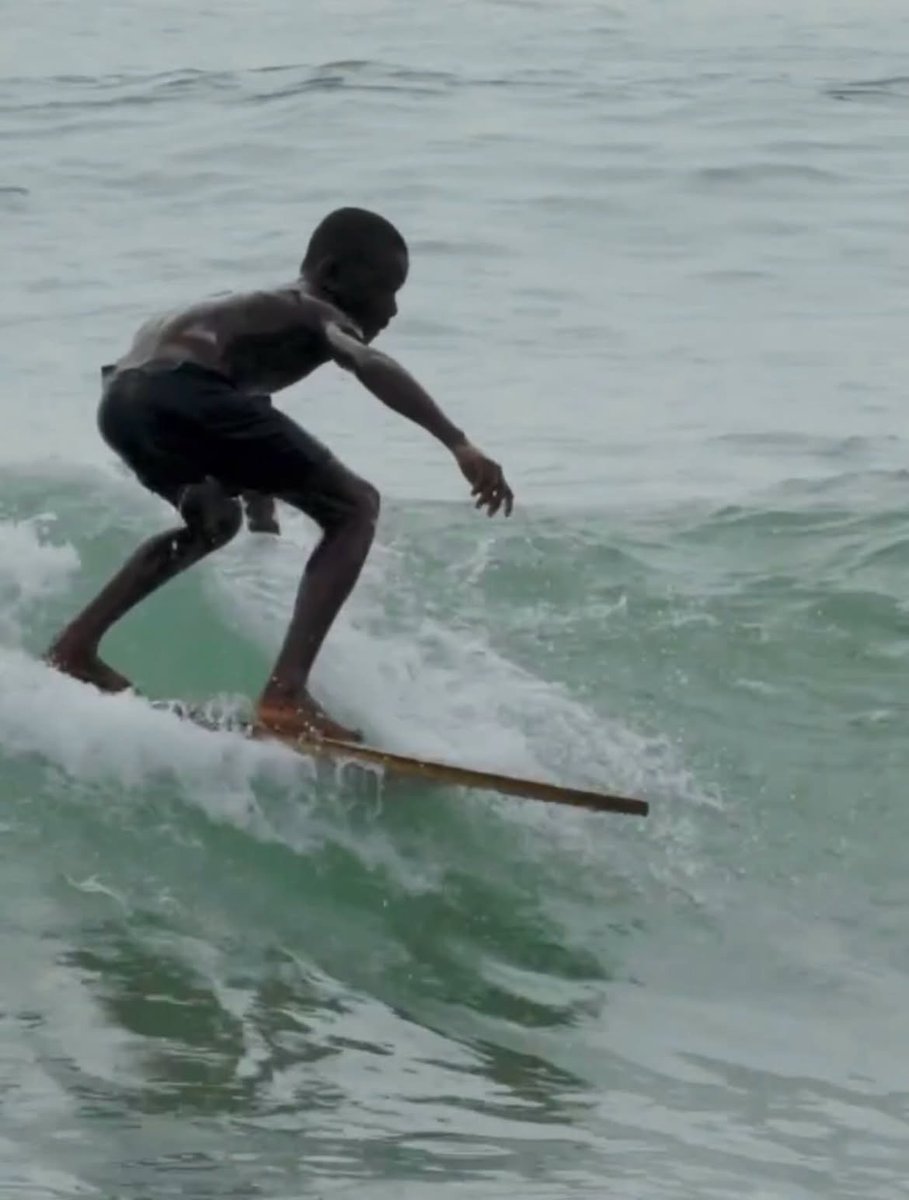 culturejpg's tweet photo. Proof that you don't need expensive gear to chase your dreams. Reagan Tregbe surfs Liberian waves on just a piece of wood https://t.co/YxHmThl1nA