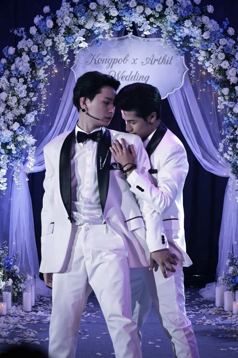 Oon0602Peraya's tweet photo. The only thing I felt was missing from #SOTUS (besides Arthit's parents, whom we never got to see or learn anything about) was a wedding for Kongpob and Arthit 💞💞💞

#KristSingto
#SOTUS10thYearConcertLIVE
#คริสสิงโต
#SOTUS10thYearConcert https://t.co/77oOdVbcyA