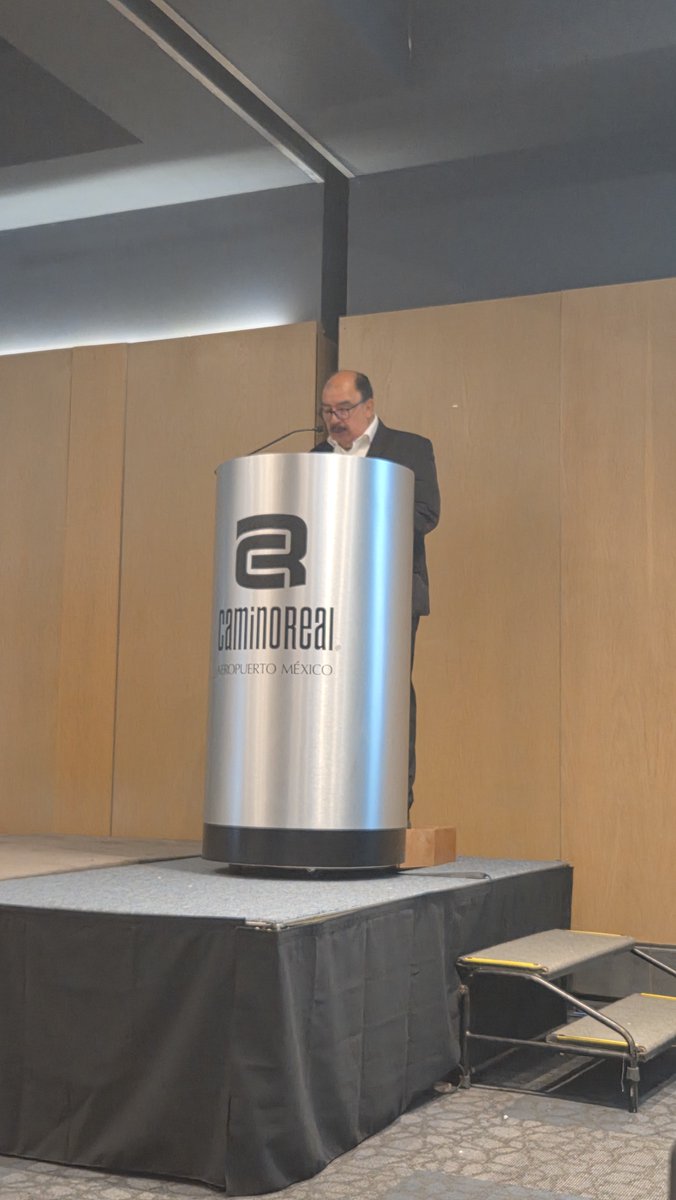 garciayuria's tweet photo. @enriqufelix @OnexpoNacional @E_Q_ @ElFinanciero_Mx @Aleon28333816 @EnergySPG @SerenergyMx @ArgusMedia @HeluJimenez @PTRIntelligence @JMbecerra83 @cceoficialmx @cauhdez @Coparmex @OscarOcampo @imcomx @ignaquiz @CAAAREM @COMENER_MX @IMEFOficial @marcial_diaz ... de la @SENER_mx nos acompañaron Rafael Gómez Martínez y Édgar Dávalos González. Las conclusiones estuvieron a cargo de Víctor Hugo Arellano Benítez #conductora #maestradeceremonias https://t.co/oV2CTvbPGJ