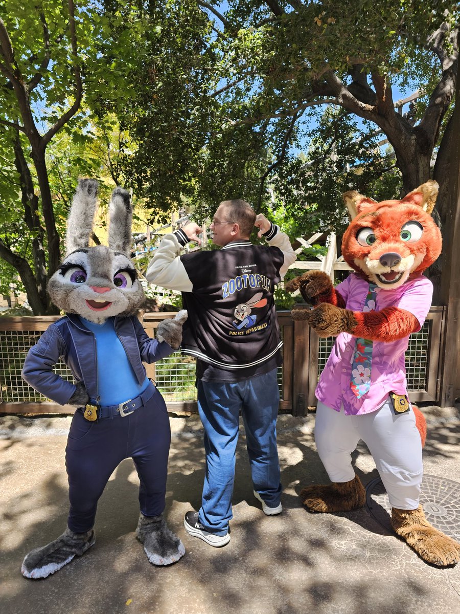 kaijuking's tweet photo. Nick and Judy at #Disneyland California Adventure! #Zootopia #Zootopia2 https://t.co/B7tphJPvYJ