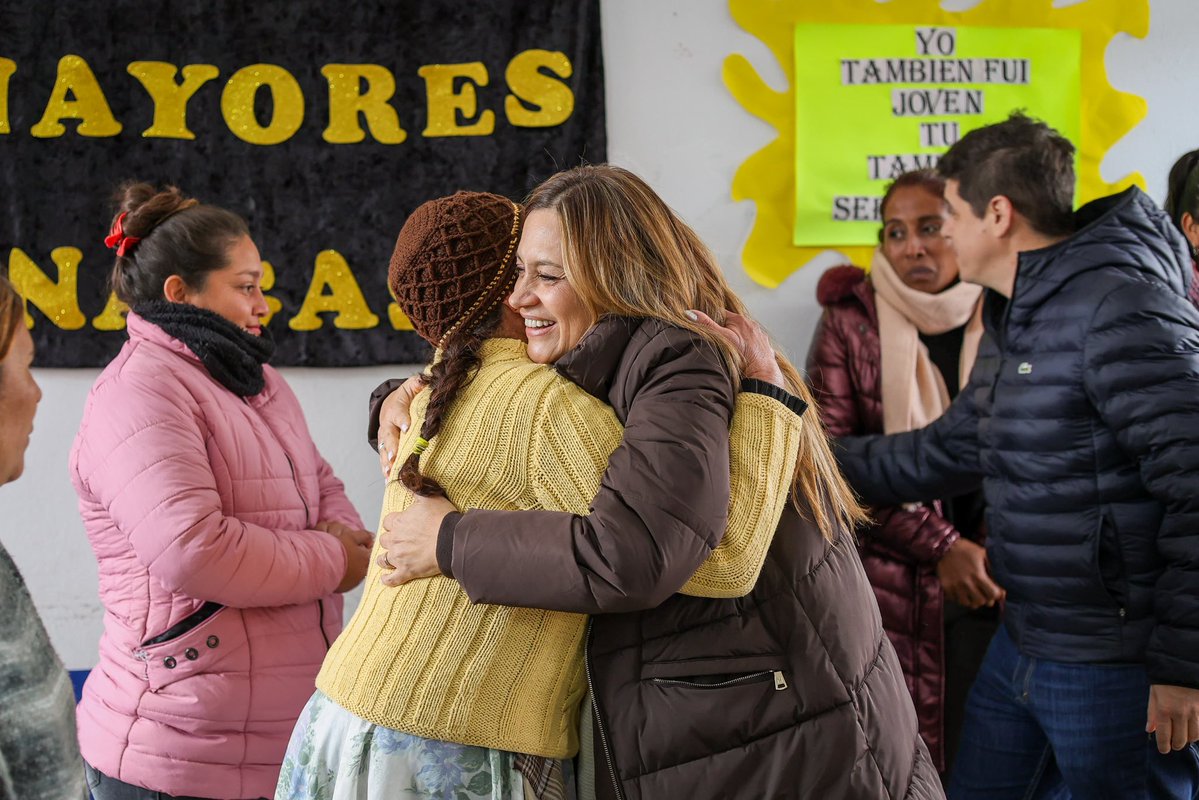 TeresitaMadera's tweet photo. A pesar del frío, llegamos a Sanagasta porque siempre es una alegría compartir un momento con nuestras y nuestros adultos mayores. 

Muy pronto disfrutarán de un viaje recreativo y quisimos acompañarlos en la previa. Su entusiasmo y sus sonrisas nos llenan el corazón. Gracias por tanto! ✨