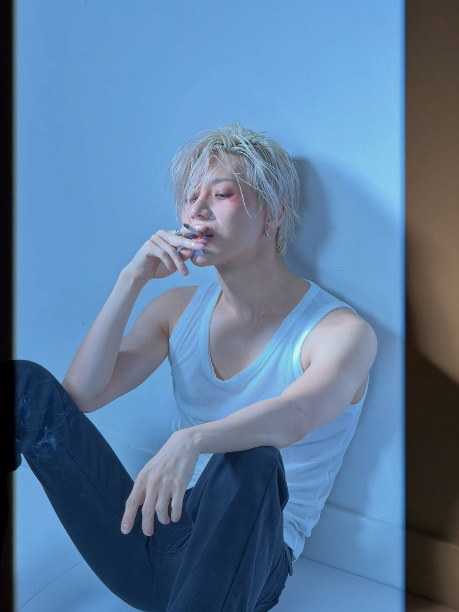 93shinee_'s tweet photo. mira que odio el tabaco pero oh wow taemin that's SOOOOOOO attractive 🫠 https://t.co/dKckzJKOE0