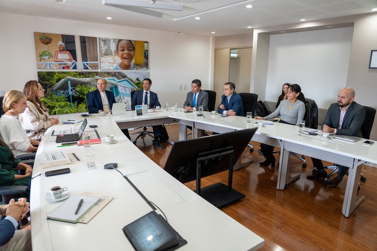 Findeter's tweet photo. Durante el encuentro, se revisaron temas de interés común y los avances de iniciativas que Findeter y el BID han venido impulsando de manera articulada, reafirmando una relación de más de una década construida sobre la confianza, la colaboración y los resultados. https://t.co/hlP9cOK8z5