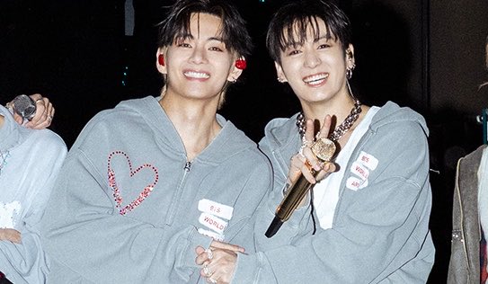kthjjg's tweet photo. the “we never fought but always get scolded together” duo https://t.co/N3wjf17QDZ