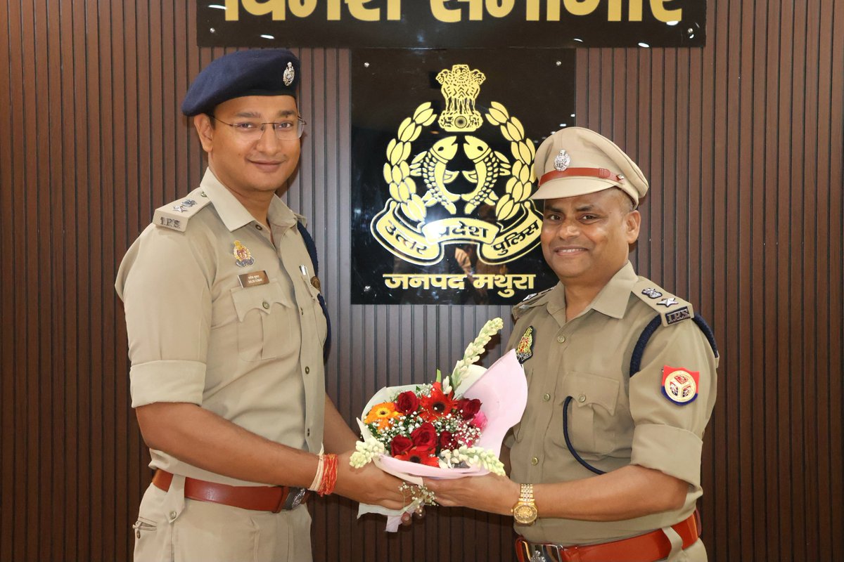 SPRural_Mathura's tweet photo. "वर्दी वही है, पर संकल्प नया है। PPS से IPS तक का यह सफर चुनौतियों और सीखों का एक अद्भुत संगम रहा l जिम्मेदारी बढ़ गई है, और इरादे और भी मजबूत हैं "
IPS के रूप में देश सेवा के प्रति समर्पित। https://t.co/numzQR7n6H