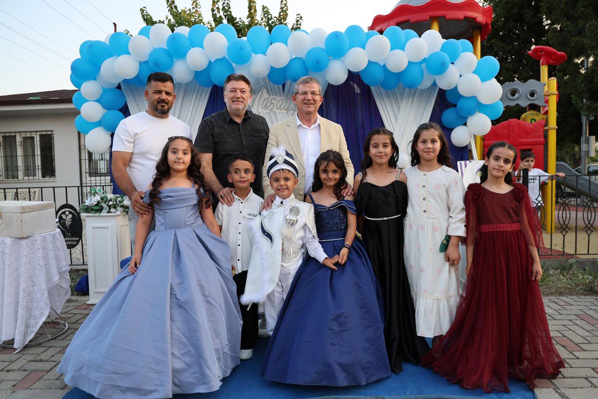 akpartidenizli's tweet photo. AK Parti Denizli İl Başkanımız Muhammet Subaşıoğlu,İlYönetim Kurulu Üyemiz Muharrem Kaynak ile birlikte Merkezefendi Teşkilatımızdan Barış Yıldırım’ın yeğeni Muhammet Ali’nin sünnet merasimine katıldı.

Yıldırım ailesini tebrik ediyor, Muhammet Ali’ye hayırlı  bir ömür diliyoruz https://t.co/7HfmzJhr84
