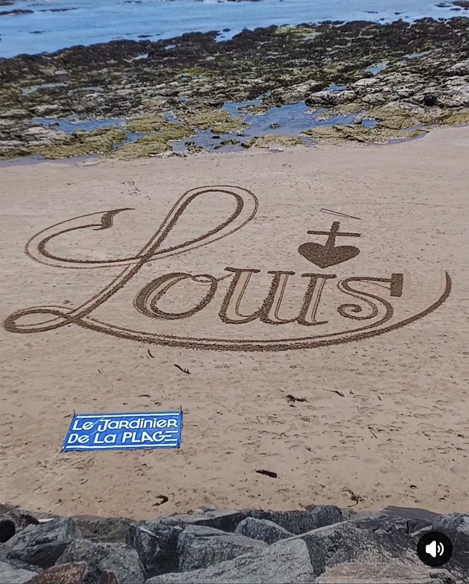 phifinou's tweet photo. Merci au Jardinier De La Plage pour cet hommage à Louis 🙏 https://t.co/8gJ0esOIjn
