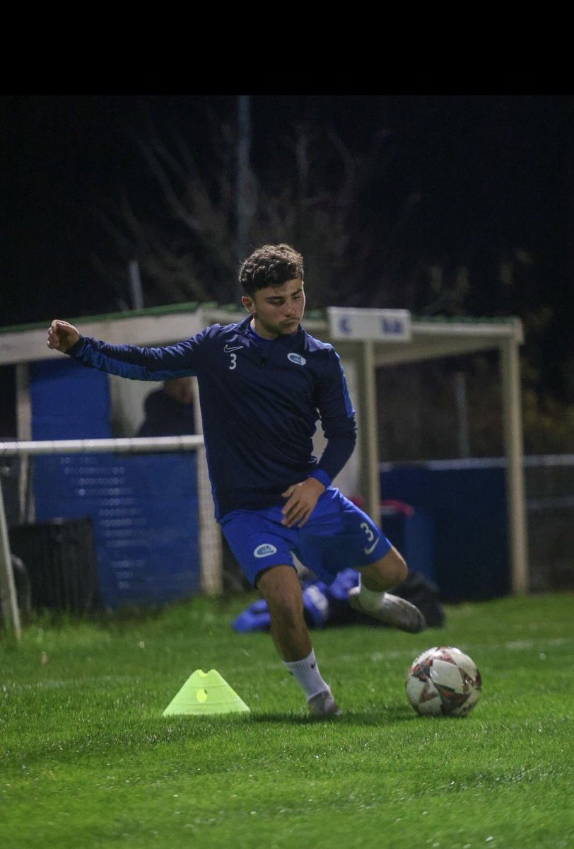 SunSports1stFC's tweet photo. ๐ก NEW SIGNING ๐ต
Weโre pleased to welcome Jack Goulding to Sun Sports.
A composed and energetic left-sided defender, Jack joins from Oxhey Jets U18s and Bovingdon FC, adding quality and depth to our defence.
Welcome, Jack.
#NewSigning #SunSports #LittleWizard @user61239816 https://t.co/8FHvWZ4aJd
