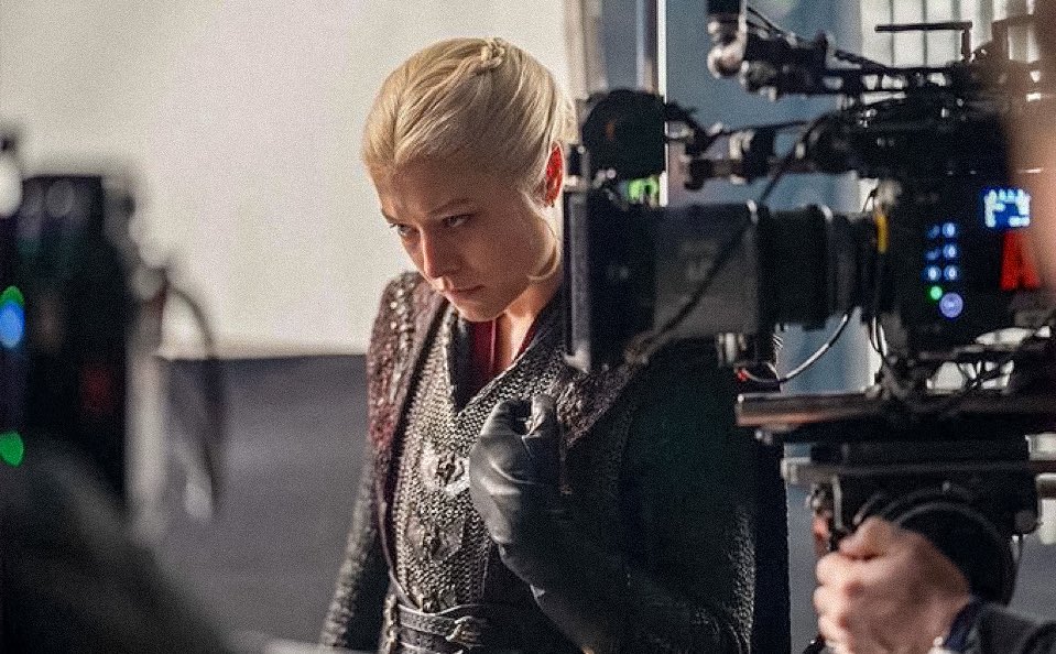 rhaenyraupdates's tweet photo. “There is a point about rulers being insulated from their acts of violence. In this moment, Rhaenyra's not insulated. In fact, she is subject to the viscerality of violence… There is a threshold that gets crossed.” (Via People’s Magazine)

— BTS of Rhaenyra and her sword. https://t.co/CSeJJFDWp3