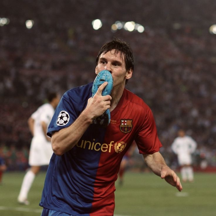 Grennpost's tweet photo. 2011 Messi https://t.co/FHKO7N86Zx