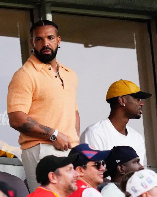pitchpulse_X's tweet photo. 🚨🗣️ Drake : “I am not a fan of Soccer but following Cristiano Ronaldo this World Cup inspired me so i decided to come watch him in my country, he is the best in what he does” https://t.co/8kiYGjoqbd