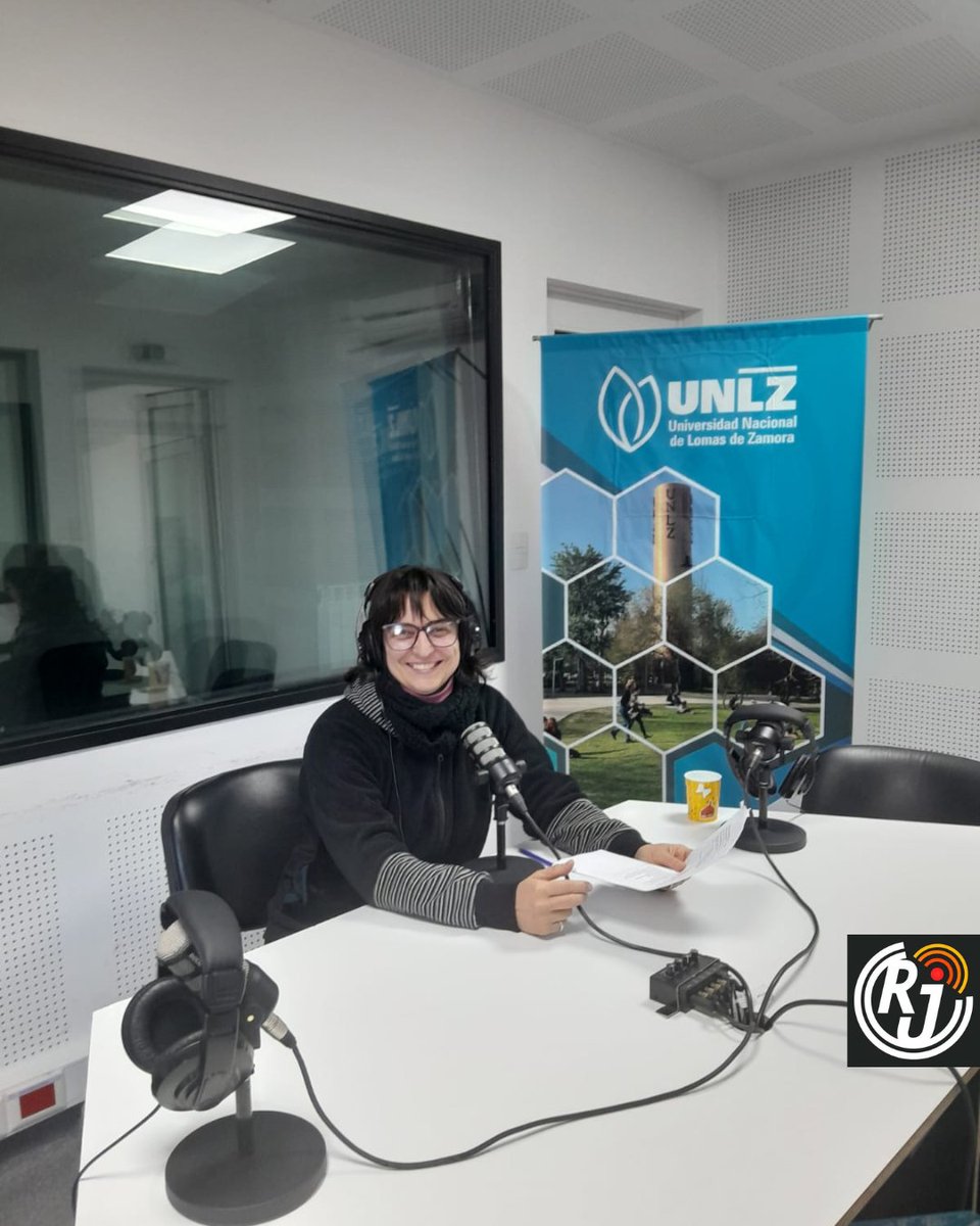 RadioJauretche's tweet photo. Más de 20 docentes que participan de La Radio en la Escuela visitaron esta semana el estudio de Radio de @socialesunlz y grabaron sus propias producciones radiofónicas. https://t.co/F7GtGpBQtv