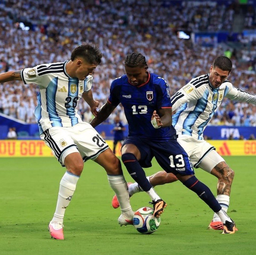 FPLMeshaL's tweet photo. 🚨بداية الشوط الاضافي الثاني :

🇨🇻 الرأس الأخضر 2-2 الأرجنتين 🇦🇷 https://t.co/Q5tnk8aYtO