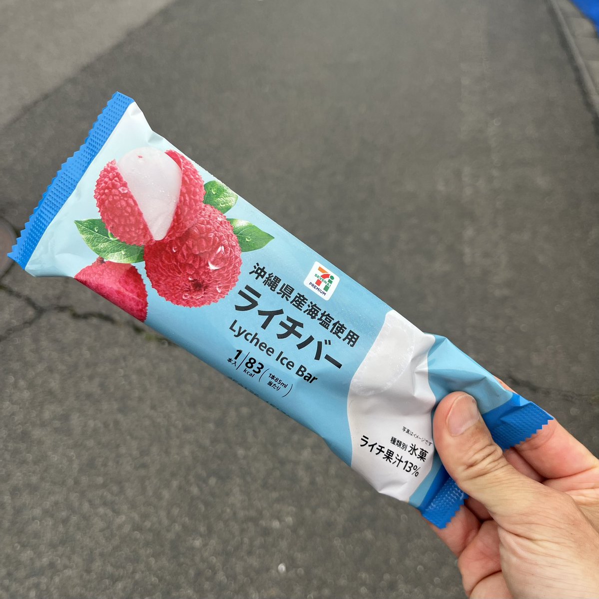 koya36271's tweet photo. 7/4(土)朝ラン🏃‍♂️ ポイント練習🔥
15km Mペース走
15.12km 59’24”（3’56/km）

おはようございます！
設定は3’58〜4’00/kmで、ピッチを一定に保つことを意識して走りました。
後半は少し息苦しさを感じましたが、フォームを維持しながら気持ちよく走り切れました。
平均心拍は高めでしたが、体感としてはしっかりコントロールできていた印象です😊

その後はダウンjog 35分（6.54km）。
ポイント練習は終わった後の回復(ダウン)までが一つの練習だと思っています。

少しずつですが、4’00/kmのリズムが身体に馴染んできた気がします✨

ポイント練習のご褒美にアイスを買ってしまいました🍦

#ランニング #Mペース走 #朝ラン #ポイント練習 #北海道マラソン