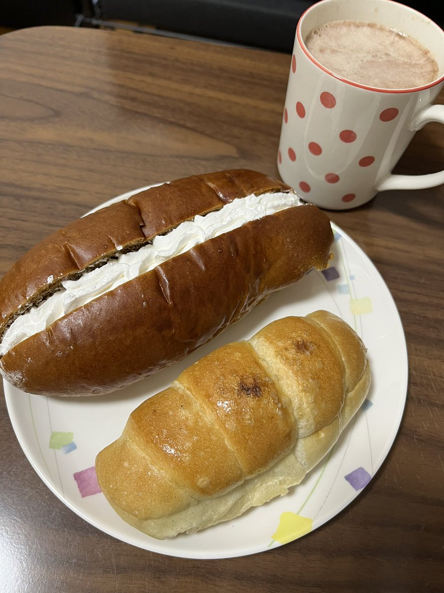 yaa's tweet photo. #breakfast #bread #milo https://t.co/AIAhsr9078