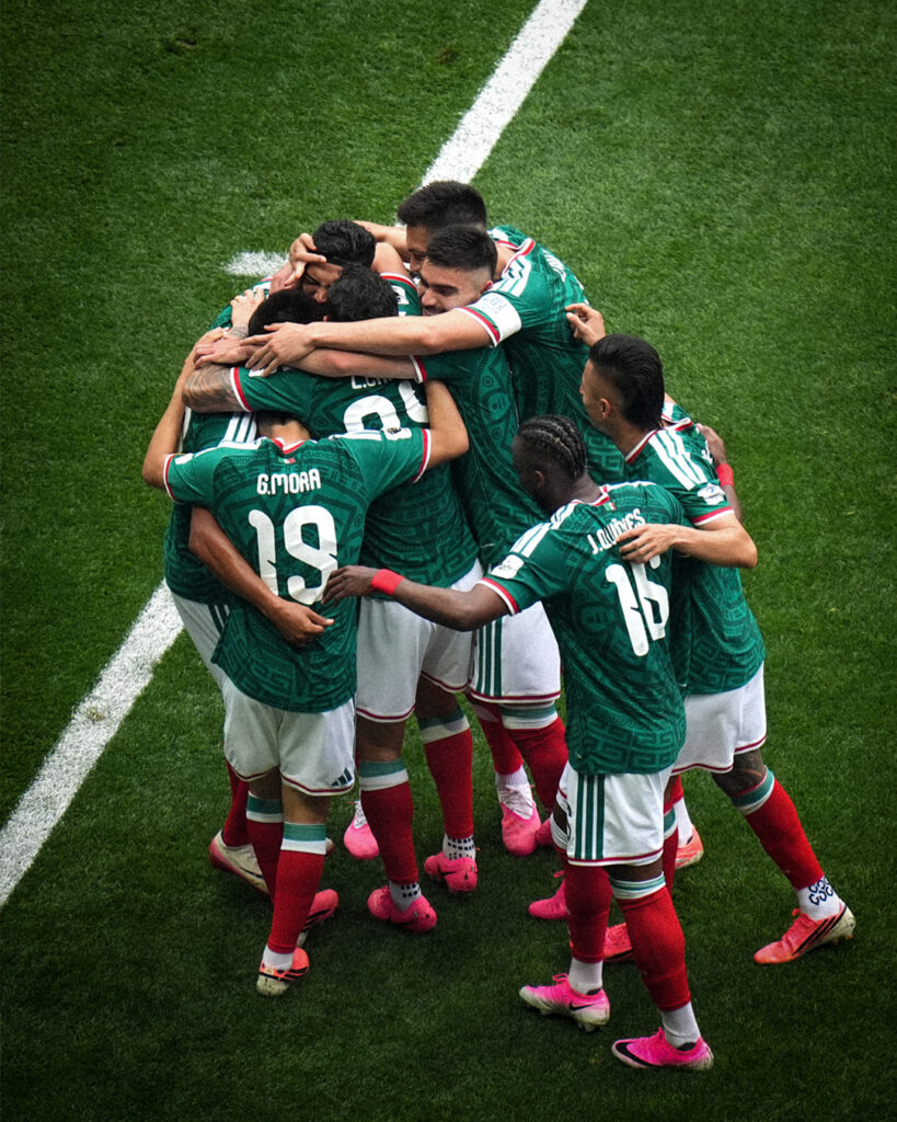 RomboQro's tweet photo. ¡Que siempre no! México vs Inglaterra se mantiene a las 18:00 horas https://t.co/3Q8X2U7tId https://t.co/eT0gvPxbhV https://t.co/3kM1R5tyMd