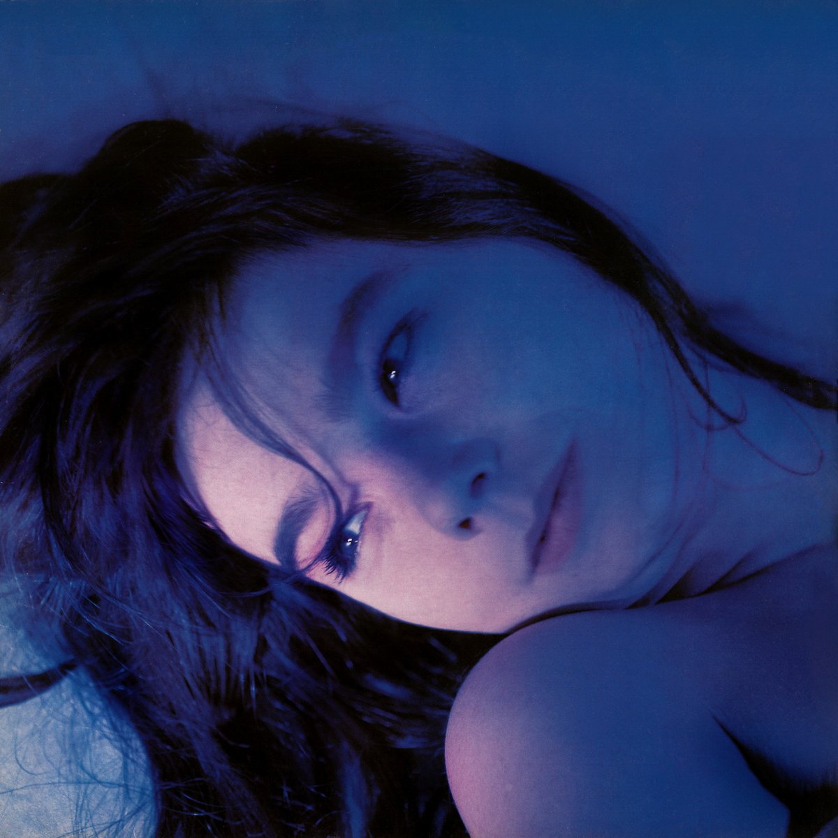 thejunebugfreak's tweet photo. Björk photographed by Nobuyoshi Araki for her album “Telegram” 

1996 https://t.co/ijhQx2DkOh