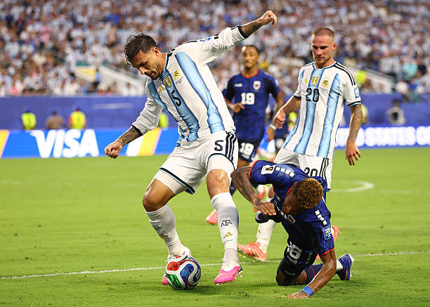 ActualidadRT's tweet photo. 🇦🇷⚽️🇨🇻 Arranca el segundo tiempo extra en el partido Argentina VS. Cabo Verde

El marcador empata 2-2, en un partido que ha dado muchas sorpresas. https://t.co/R31Ba6ymy1