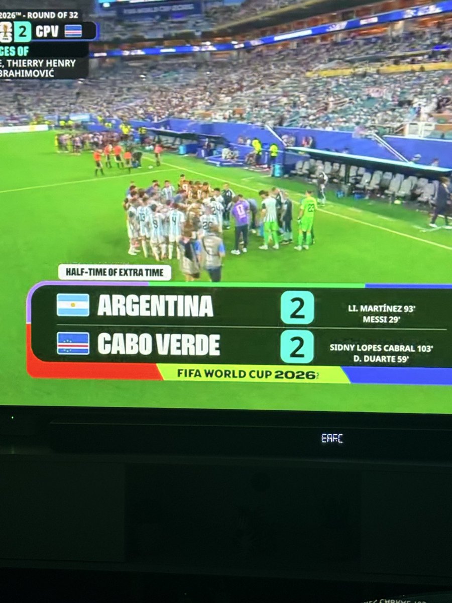 Nje_Ree's tweet photo. Now this is a fighhtttt!!! 💪 💪 #knockoffs #worldcup ##ArgentinavsCapeVerde https://t.co/FUv7WV3BwN