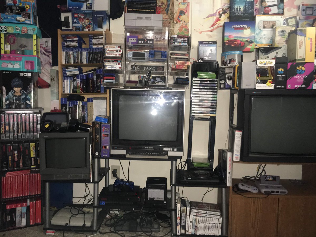 Radical_Reggie's tweet photo. Physical media FOREVER!!!! https://t.co/uHAmSUXlqg
