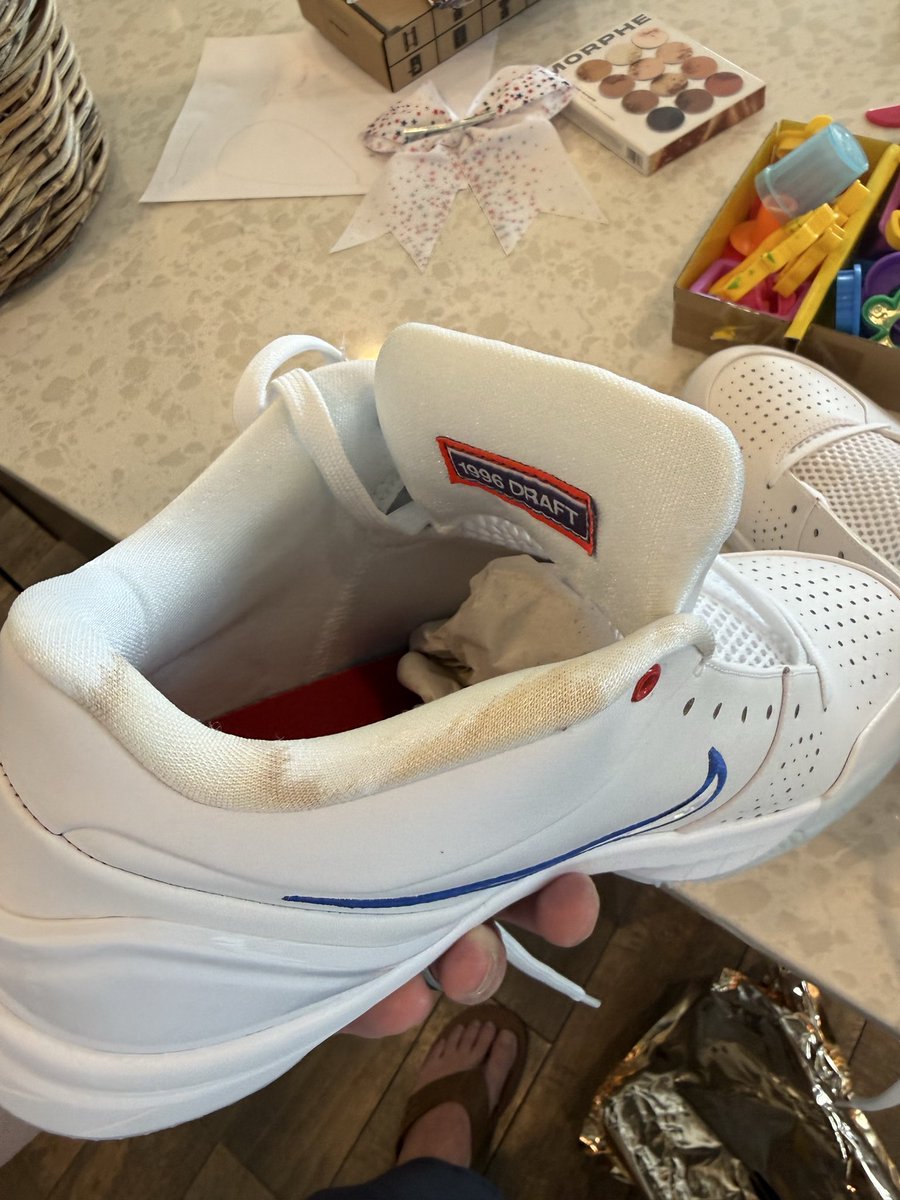 bmarlor's tweet photo. @Nike @nikestore how do I get pull out my draft day Kobe’s and they have stains on them? Very disappointing. https://t.co/FrAJ6vhhXt