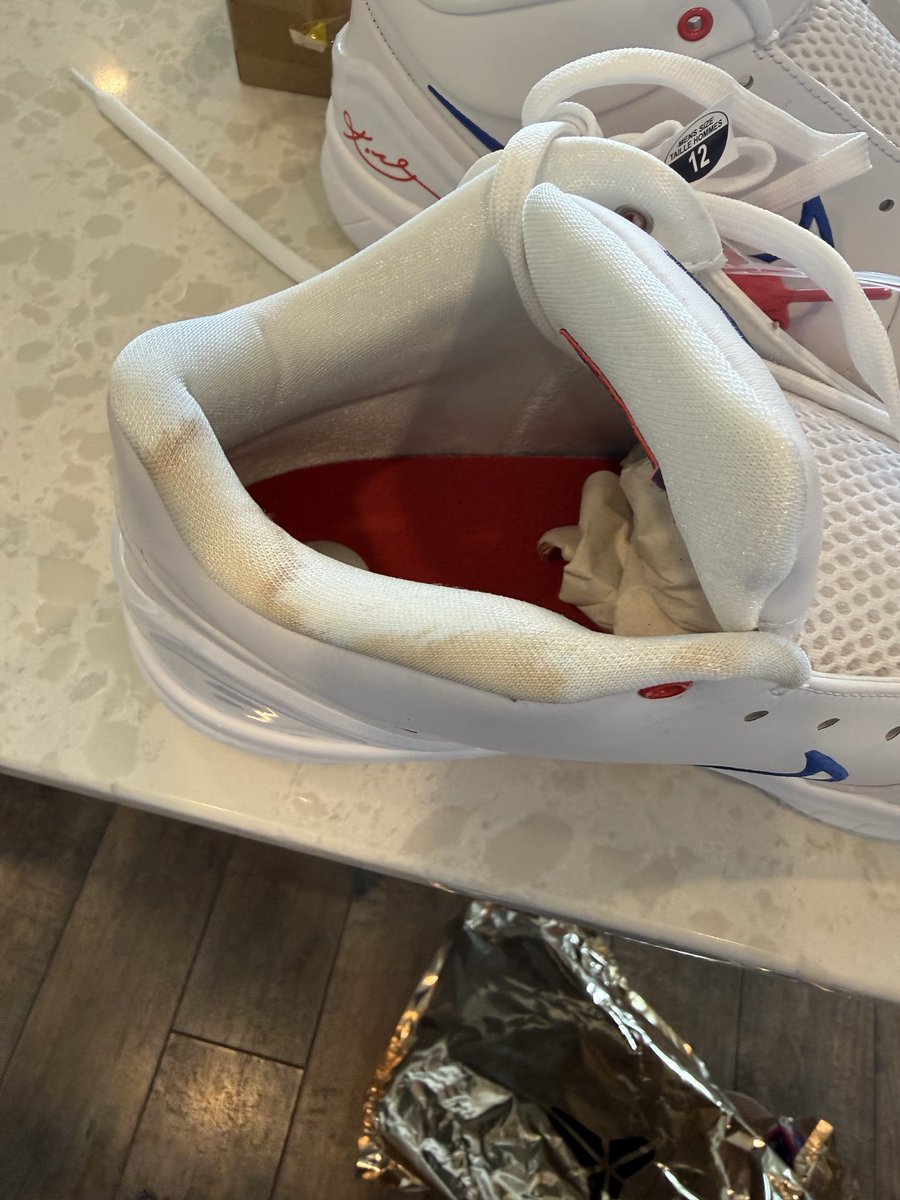 bmarlor's tweet photo. @Nike @nikestore how do I get pull out my draft day Kobe’s and they have stains on them? Very disappointing. https://t.co/FrAJ6vhhXt
