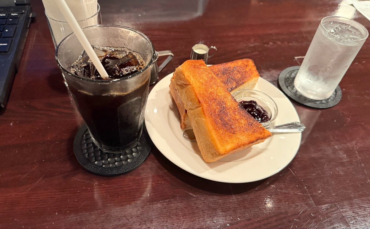 York_dd's tweet photo. 新千歳着✈️
皆んな揃うまで海鮮がまん☕️ https://t.co/975UcrZla7