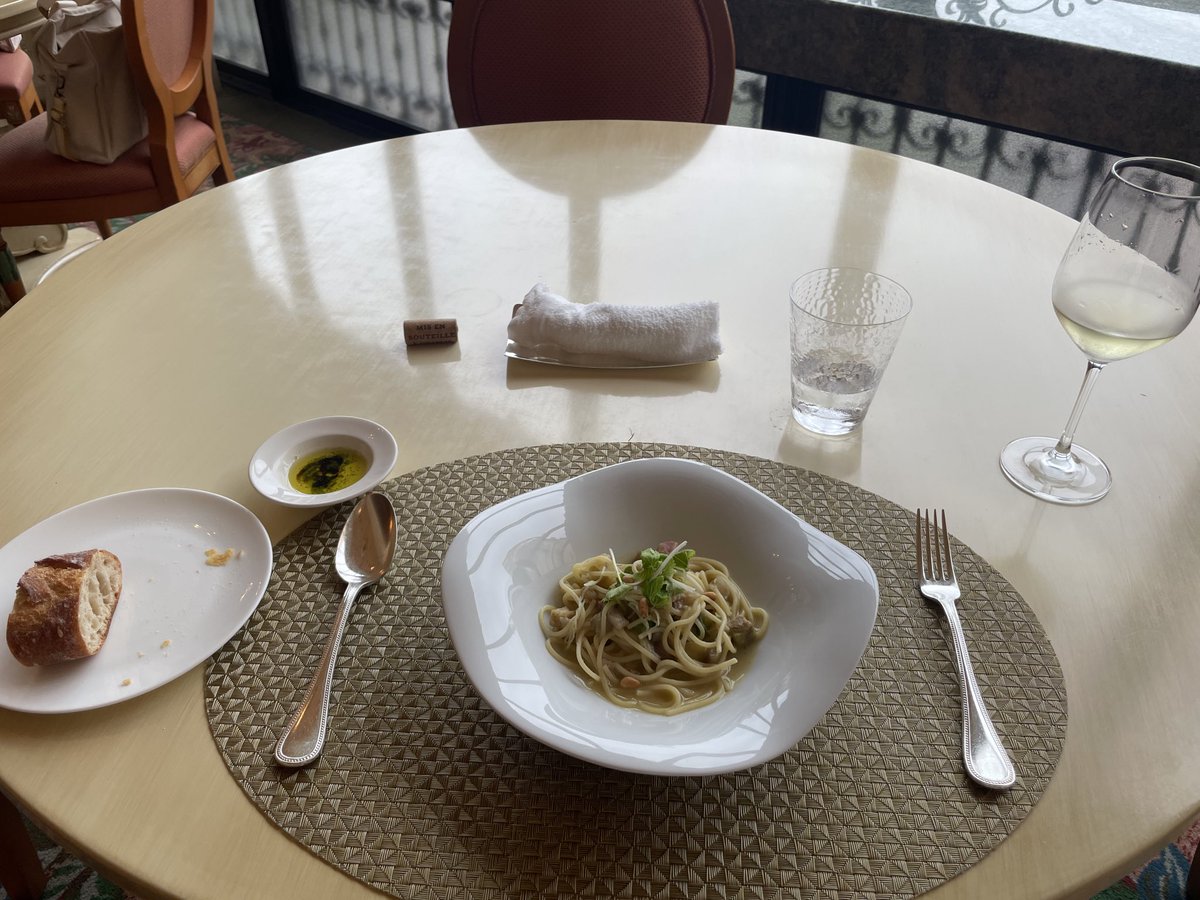jemi03062507's tweet photo. ミラコスタ
ベッラヴィスタ・ラウンジ
東京ディズニーシー25周年
“スパークリング・ジュビリー”ランチコース

後方席でしたが、仲良しキャストさんが1列目を案内してくれた！

新入社員の方が“全てのキャストさんが挨拶するのを見まして私にも挨拶させてください”と話しかけてくれて嬉しかった https://t.co/i3Lq0Qdnbe