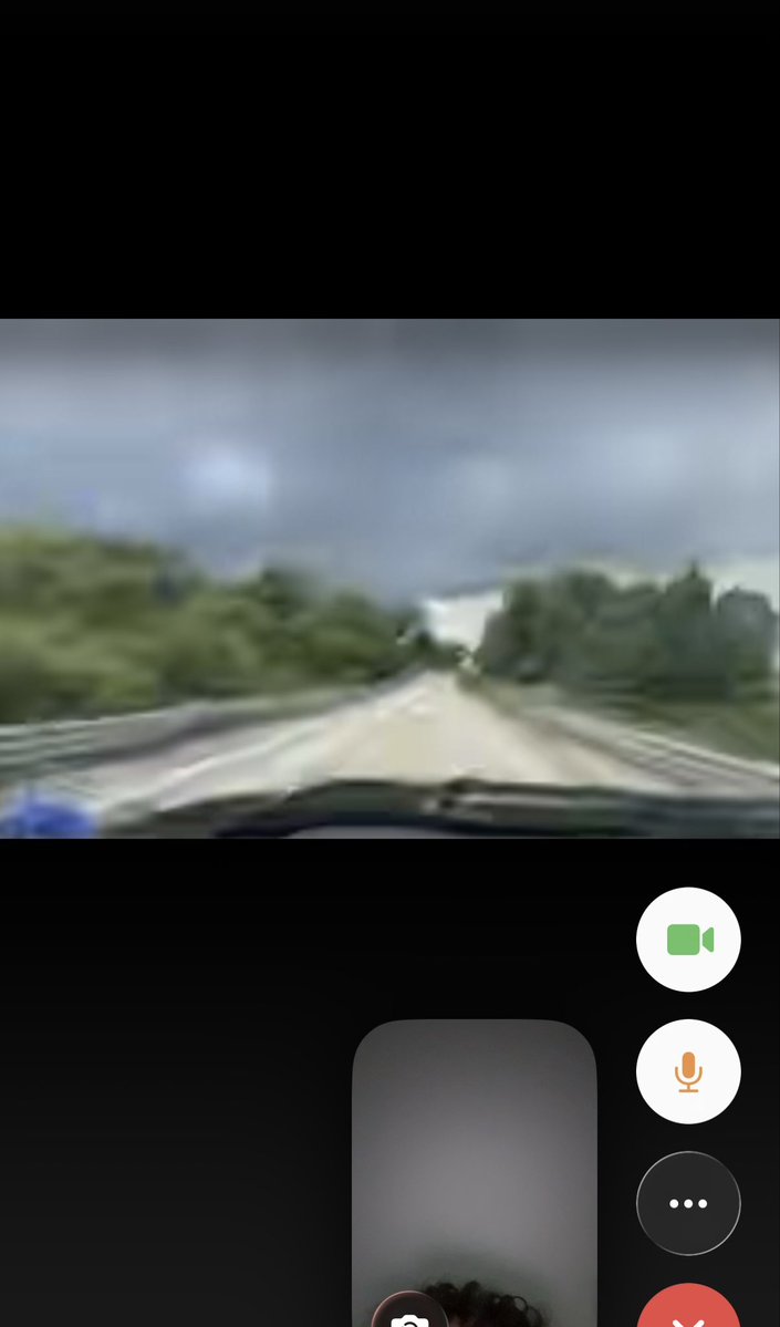 AWChasing's tweet photo. "Bro look at the wallcloud!!" -@MatthewRacila.

Thanks man, maybe lower the quality a bit I couldnt quite see it https://t.co/OuFZ6rrOCz
