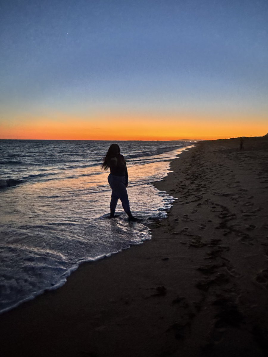 AmoraCutie's tweet photo. @MOTHERMAGE Me a few days ago under the sunset as the strawberry moon was rising 💕 https://t.co/rbzi7laB3g