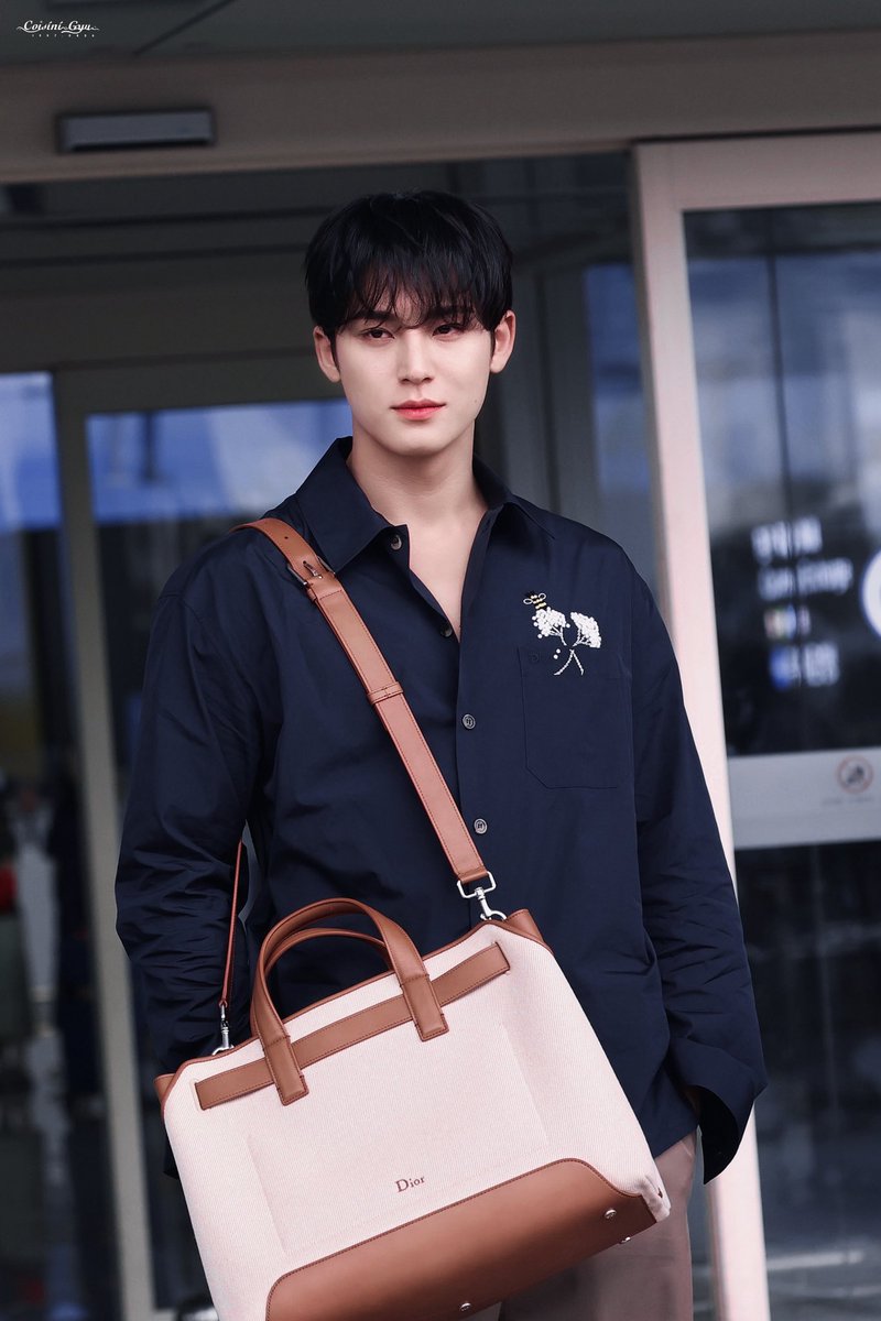 Coisini_Gyu0406's tweet photo. 260704 출국

HD 4P

🫶

#세븐틴 #SEVENTEEN
 #민규 #MINGYU #ミンギュ
#MINGYUxDior #DiorCouture 
@Dior 
@pledis_17 https://t.co/PFYCu1KF1G