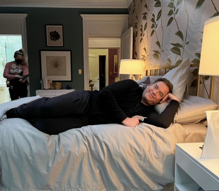 MicWeatherly1's tweet photo. "I would rather spend one lifetime with you, than face all the ages of this world alone." all I need right now is a soulmate who will love and cherish me for who I am. #ncis. https://t.co/W6Zc9Ft6K4
