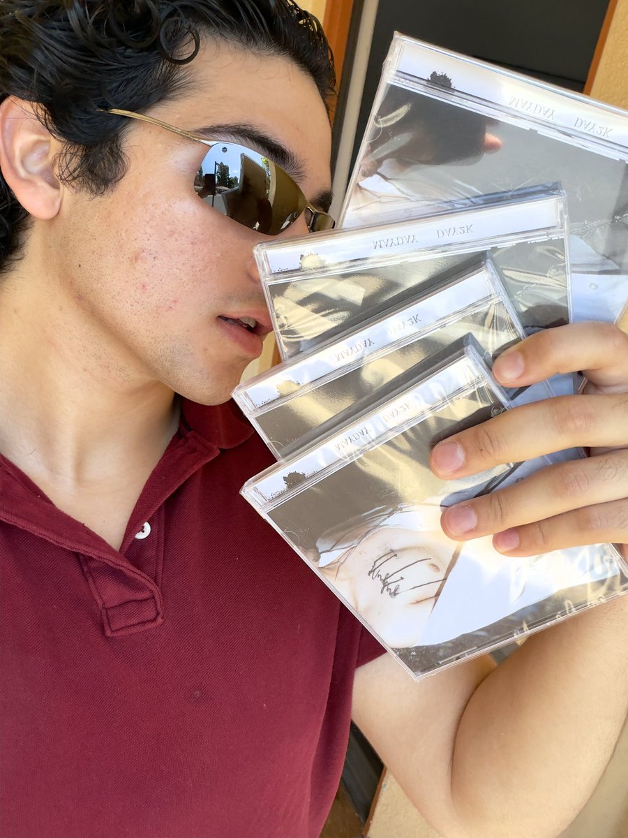 day2k__'s tweet photo. ya estan los cd de mayday :) https://t.co/4ucbdoiMla