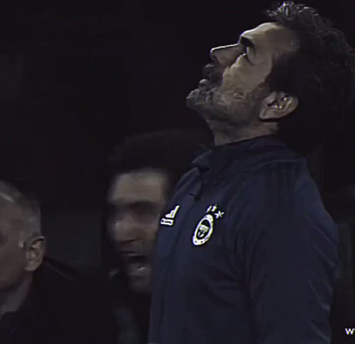 Nemka_K's tweet photo. Biz ki, Aykut Kocaman'ın yaşadıklarına yıllarca "sınav" dedik;

kırıldık, incindik, isyan etdik.

Ama bugün görüyoruz ki her uzaklaştırılış, her yalnız bırakılış; onu ilkelerinden, vicdanından ve duruşundan ödün vermekten koruyan, kaderin ona biçtiği bir armağanmış.

Biz sınandığımızı sandık...
Meğer korunuyormuşuz...