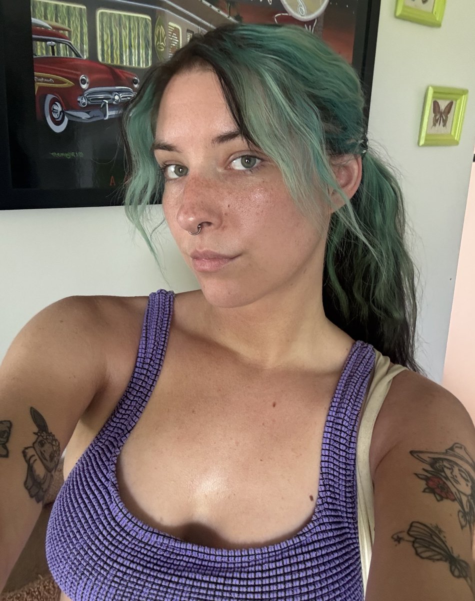 baeleef's tweet photo. pool day ╰(*´︶`*)╯♡ https://t.co/8u3CcUuCbH