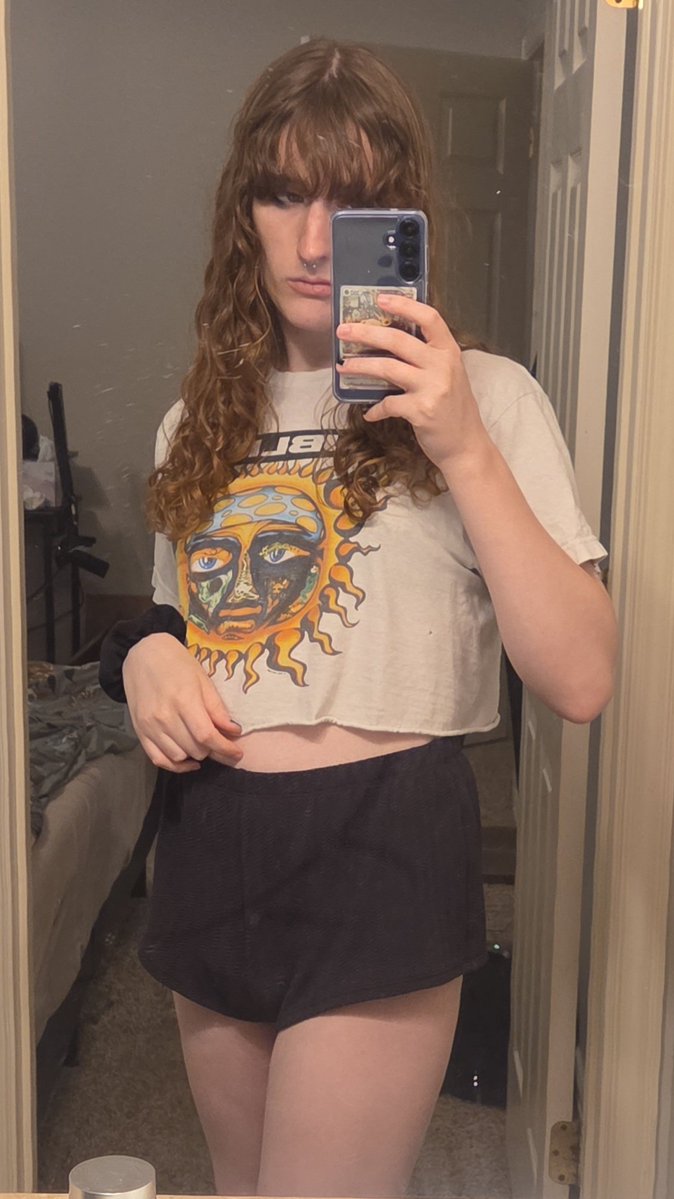 soafiwoafi's tweet photo. I actually have G cups, it's just hard to tell in this shirt https://t.co/pF76ZeXMul