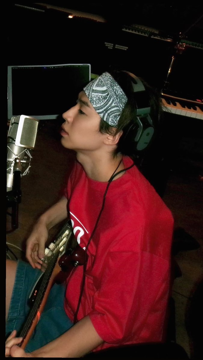 CandyLi71323729's tweet photo. Charlie 投訴Henry爸爸顧着為演唱會練習
希望八月快快來臨，一齊ENJOY THE SHOW 🔥🔥🔥
Cr: @henrylau89 Ig 
https://t.co/hyl3opQRuo

#henrylau  #HenryLau #singer #concert #刘宪华 #劉憲華 #헨리 #ENJOYTHESHOW #henry刘宪华 #演唱會 #巡廻演唱会 https://t.co/Sd0EgKweYo