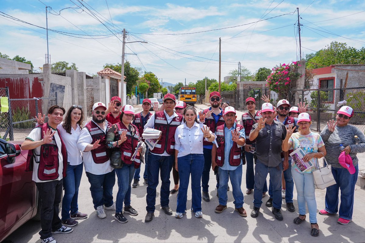 CelidaLopezc's tweet photo. Siempre es un gusto estar en Cd. Obregón. Muchas gracias a los vecinos de la colonia Cajeme por seguir defendiendo a la Cuarta Transformación. Seguiremos caminando y escuchando a nuestra gente. ❤️#ConElPuebloTodo https://t.co/zecSJjavdX