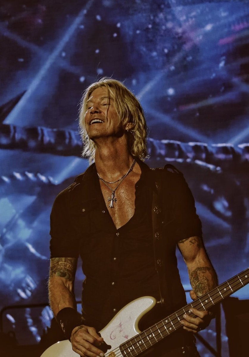 DuffMckaganArg's tweet photo. Segundo show en París
Fin de gira de @gunsnroses en Europa
@DuffMcKagan by @osterg75
#duffmckagan #gnrtour #tourlife #duffmckaganargentina https://t.co/zpwMCSmnTe