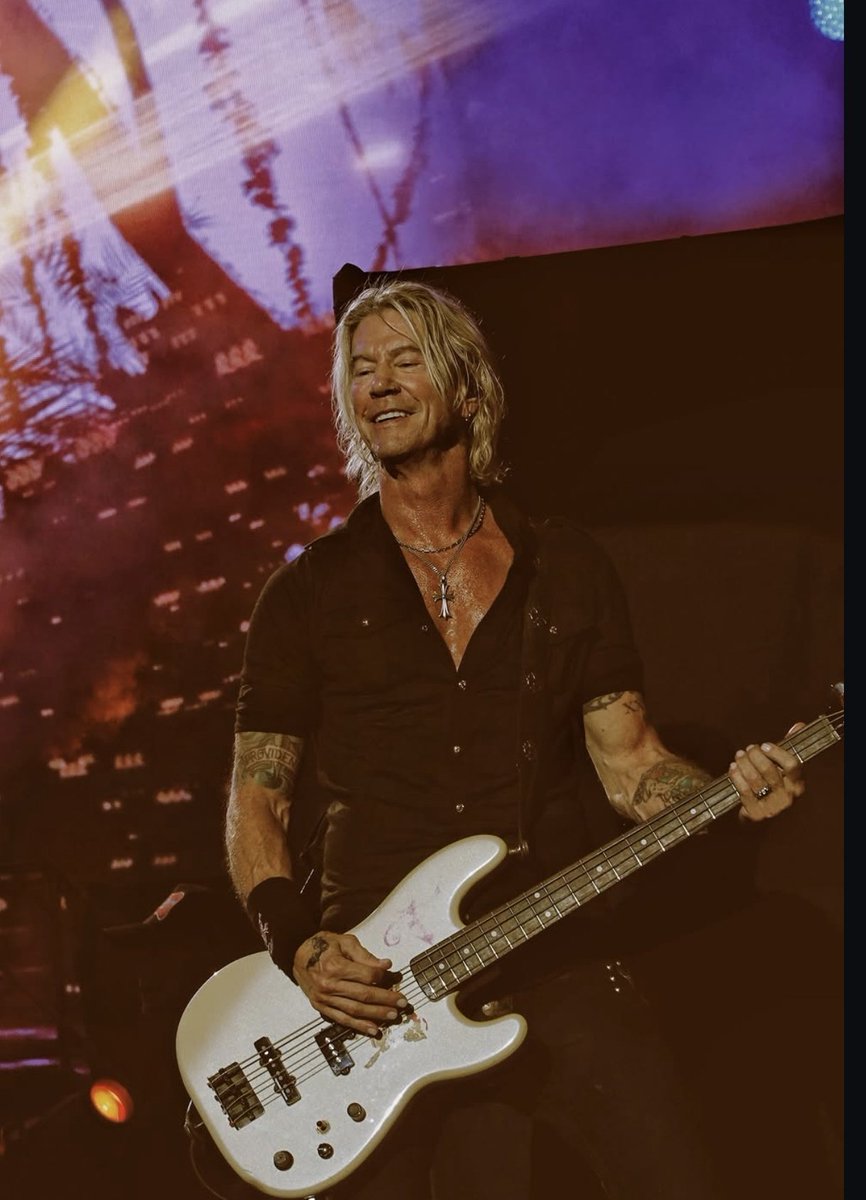 DuffMckaganArg's tweet photo. Segundo show en París
Fin de gira de @gunsnroses en Europa
@DuffMcKagan by @osterg75
#duffmckagan #gnrtour #tourlife #duffmckaganargentina https://t.co/zpwMCSmnTe